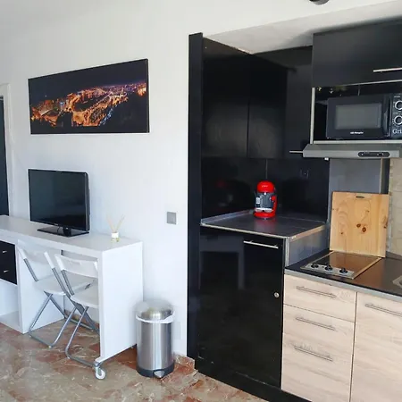 Apartment In Front Of The Sea